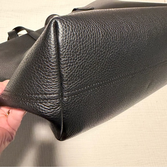Cuyana Black Leather Tote - Picture 10 of 12